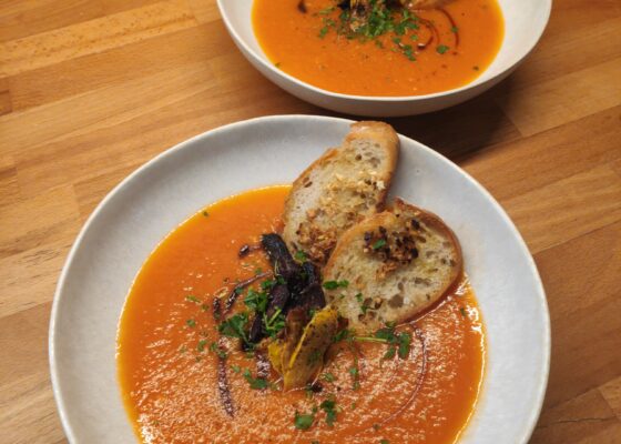 Schnelle Kürbis-Tomaten Suppe