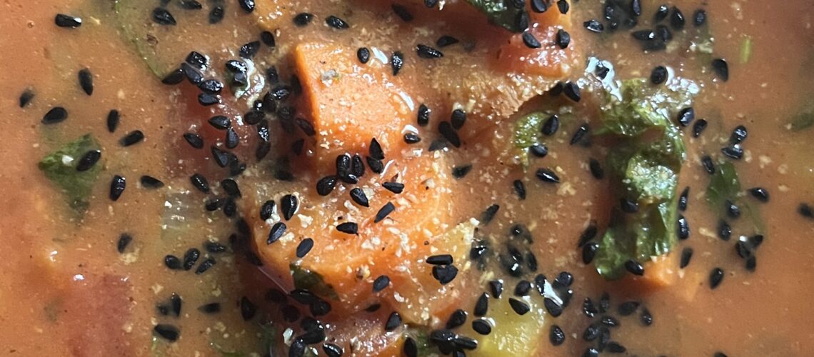 Asafötida-Soup (oder auch: Scharfe Curry-Tomatensuppe mit Süßkartoffeln und SUS)